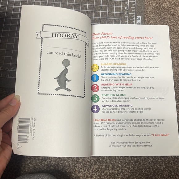 Mac & Cheese and Sammy the Seal level 1 reader books - Picture 12 of 16